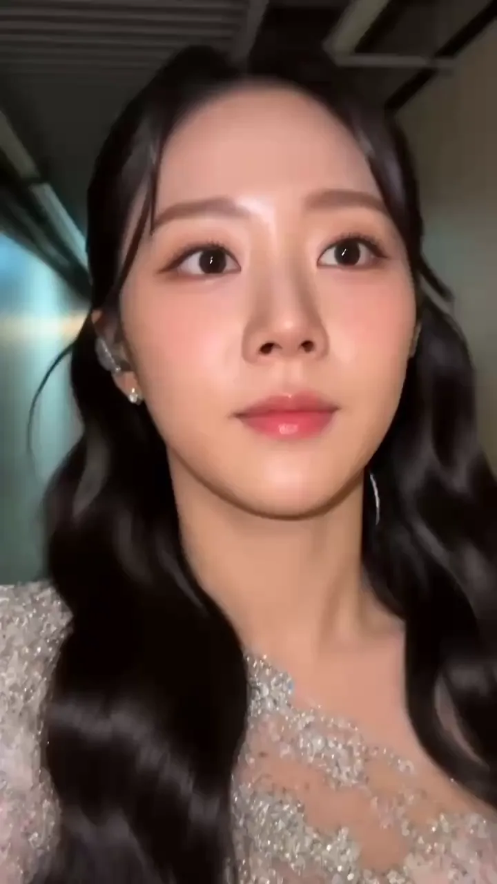 Backstage Idol Surprise Vlog - Video prompt preview