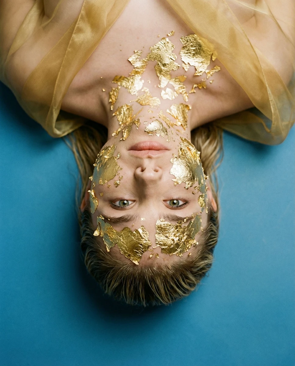 vibe_title_en": "Celestial Gilding",