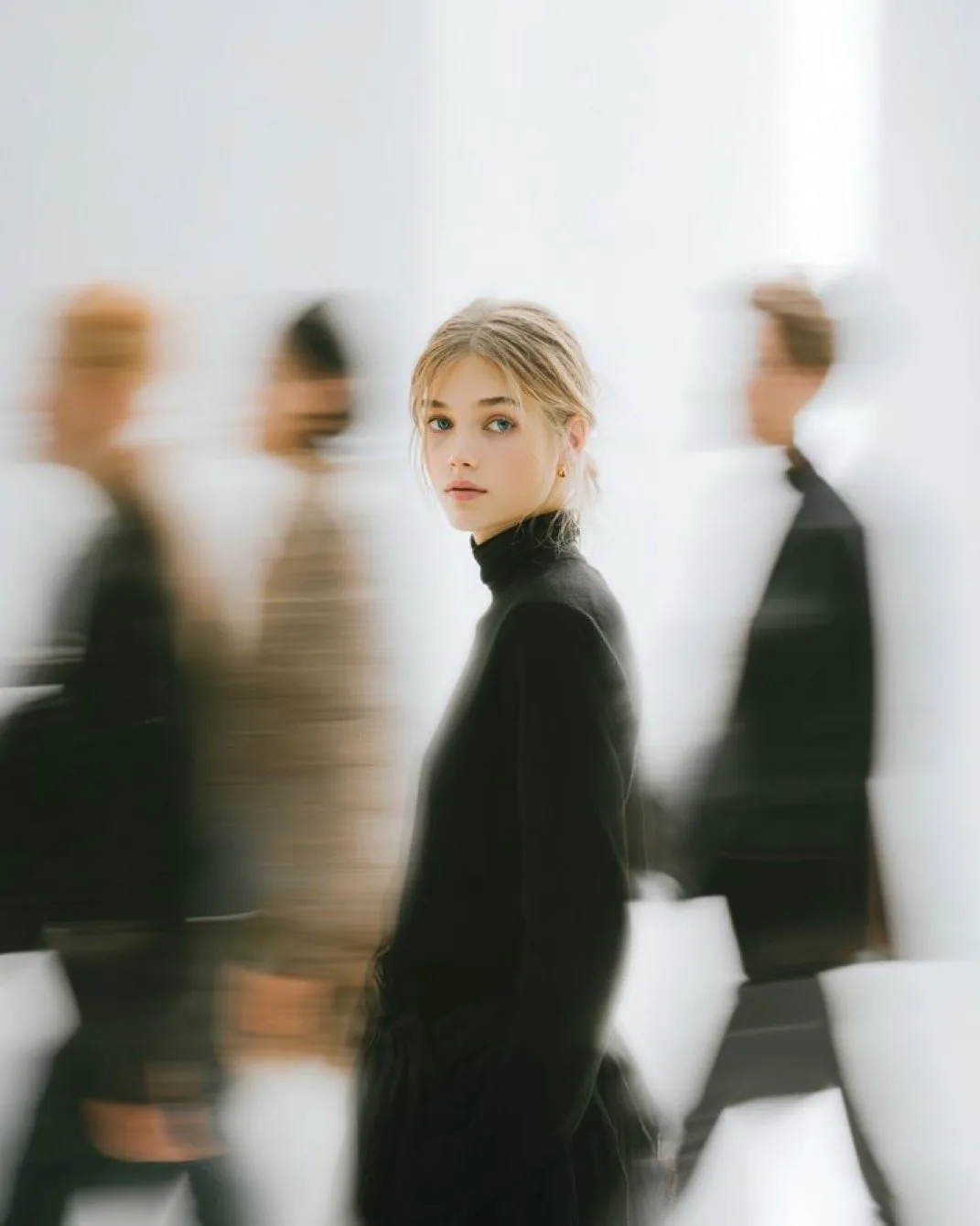 この画像がコピペで生成できる Google Nano Banana Proのプロンプト Prompt: A high fashion magazi...